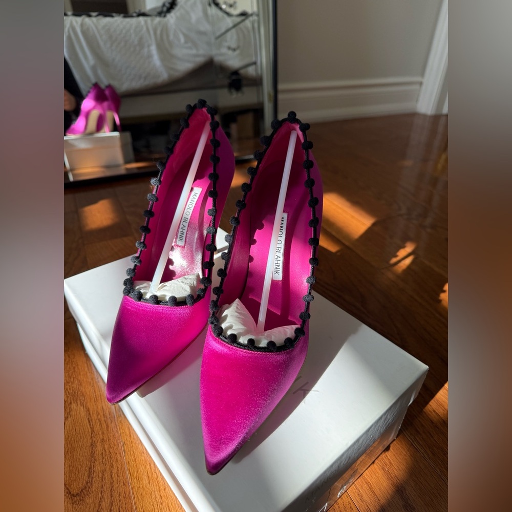 BRAND NEW MANOLO BLAHNIK HEELS